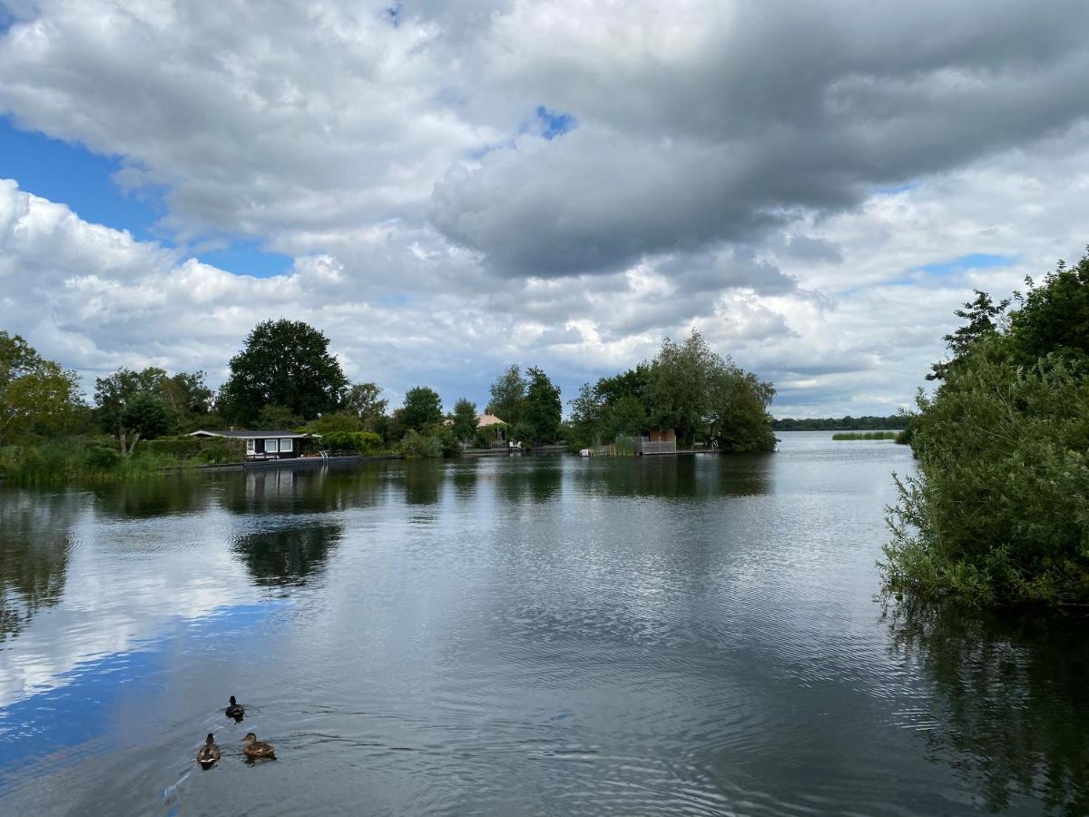 فندق C'Est La Vie Houseboat Nederhorst den Berg المظهر الخارجي الصورة