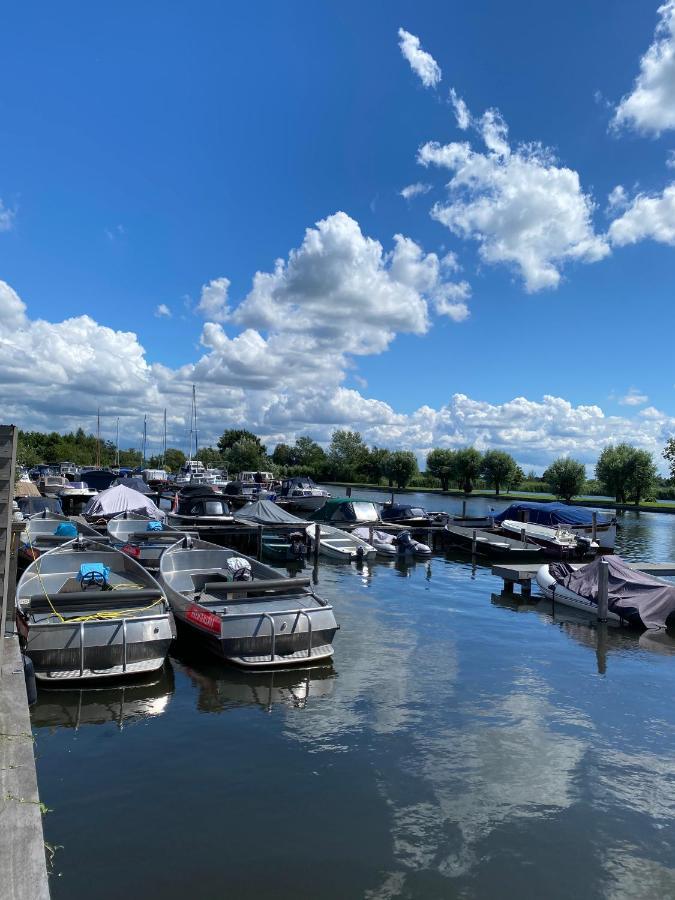فندق C'Est La Vie Houseboat Nederhorst den Berg المظهر الخارجي الصورة