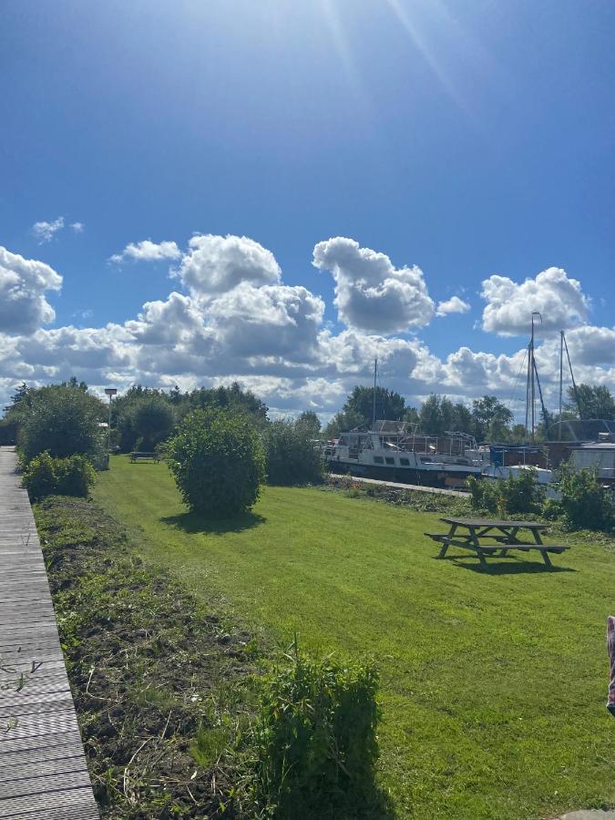 فندق C'Est La Vie Houseboat Nederhorst den Berg المظهر الخارجي الصورة
