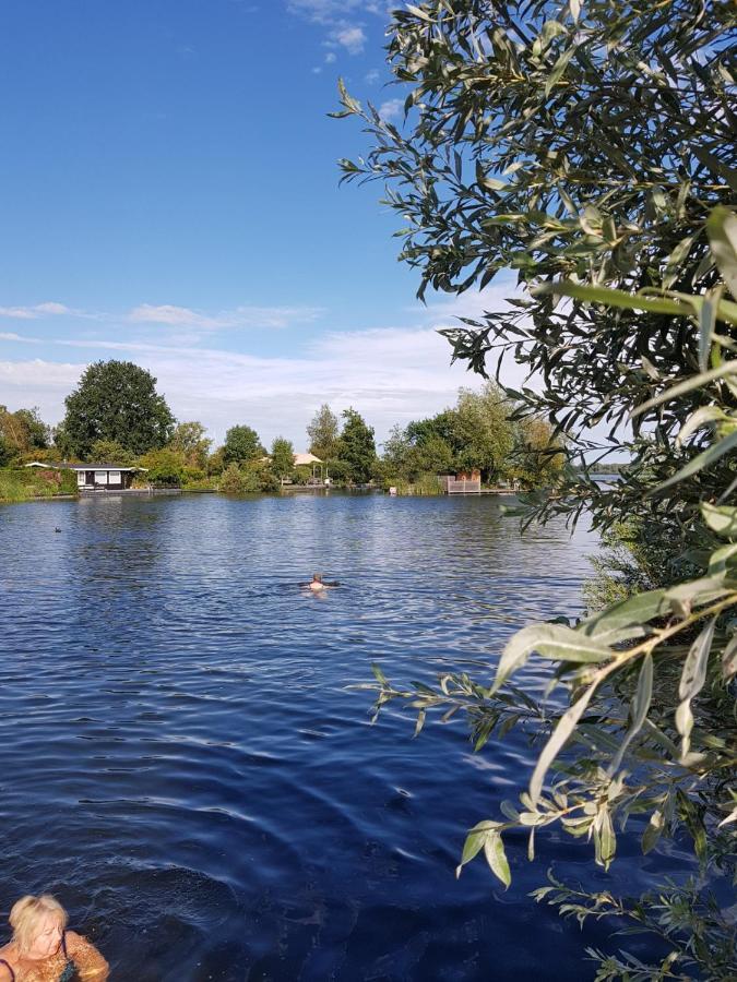 فندق C'Est La Vie Houseboat Nederhorst den Berg المظهر الخارجي الصورة