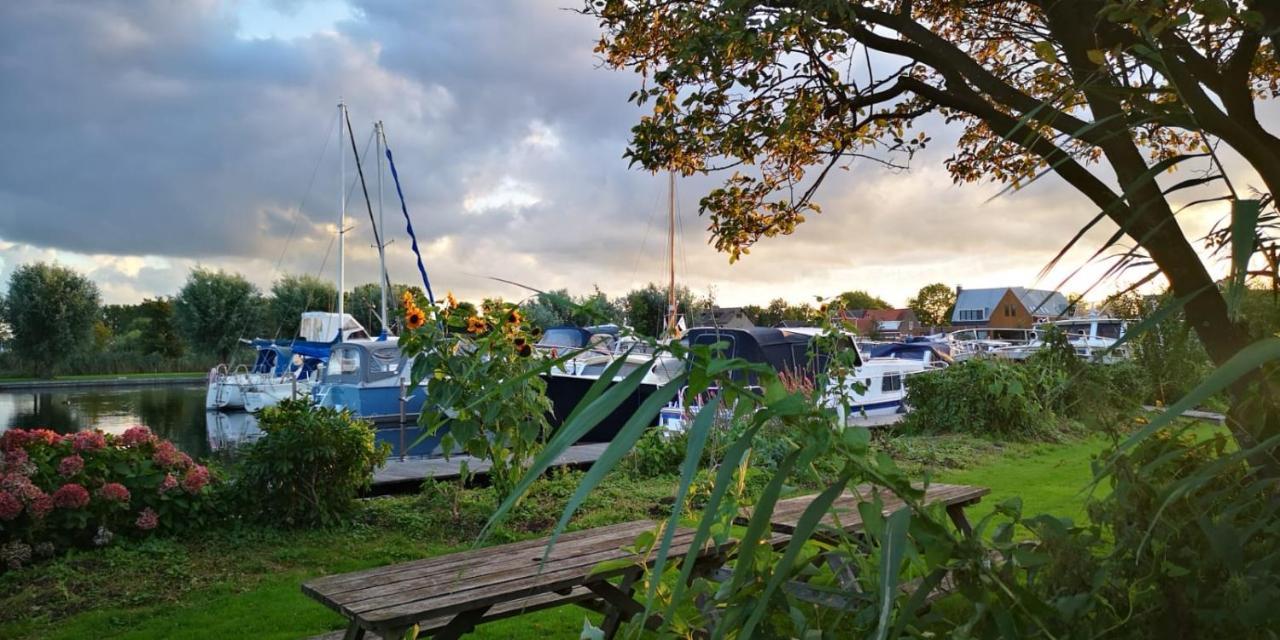 فندق C'Est La Vie Houseboat Nederhorst den Berg المظهر الخارجي الصورة