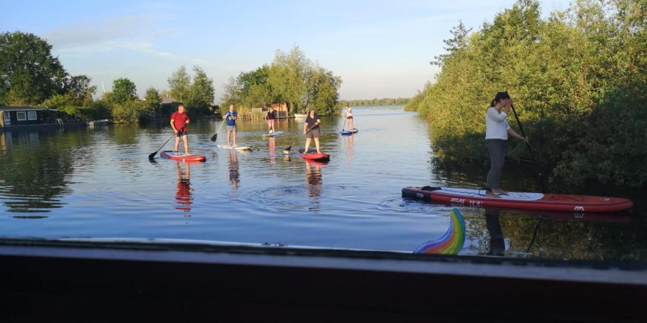 فندق C'Est La Vie Houseboat Nederhorst den Berg المظهر الخارجي الصورة