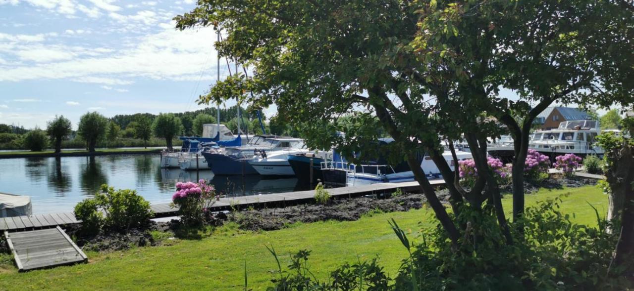 فندق C'Est La Vie Houseboat Nederhorst den Berg المظهر الخارجي الصورة