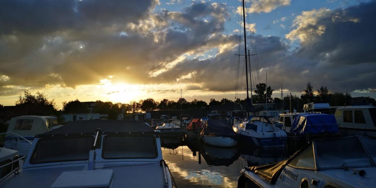 فندق C'Est La Vie Houseboat Nederhorst den Berg المظهر الخارجي الصورة