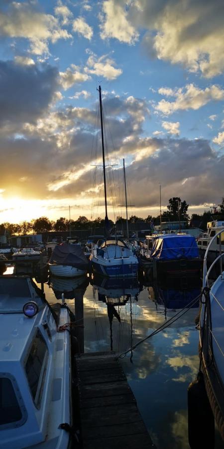 فندق C'Est La Vie Houseboat Nederhorst den Berg المظهر الخارجي الصورة